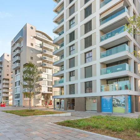 Loctowers A4-4-4 By Interhome * לוקרנו